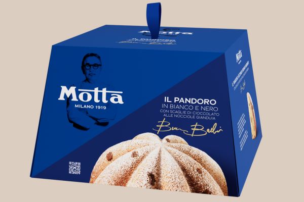 Nella foto: la nuova confezione del Pandoro Motta