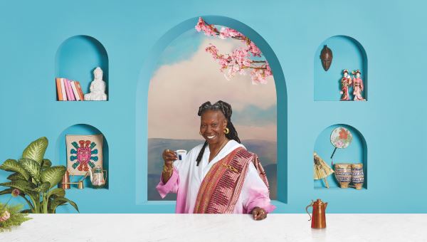 Nella foto: uno scatto del Calendario Lavazza con Whoopi Goldberg