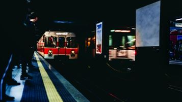 Un'immagine della M1 di Milano. Foto di Francesco Paggiaro (via Pexels.com)