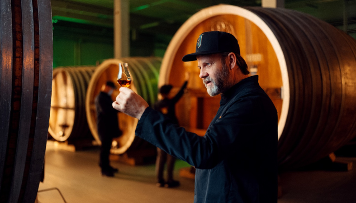 Jägermeister va in comunicazione con il nuovo spot “Barrel ageing” 