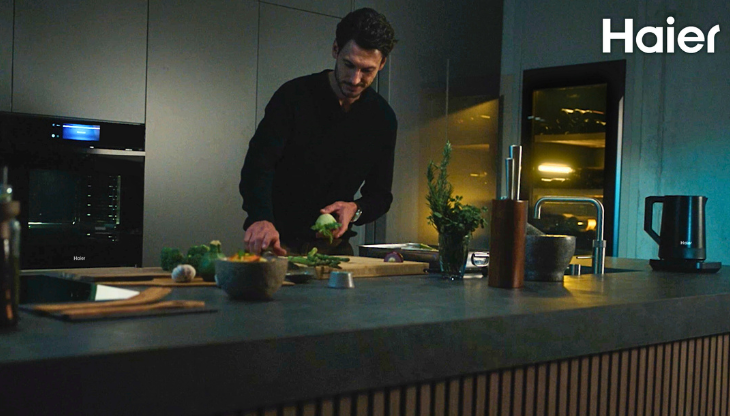 Un frame dal nuovo spot Haier