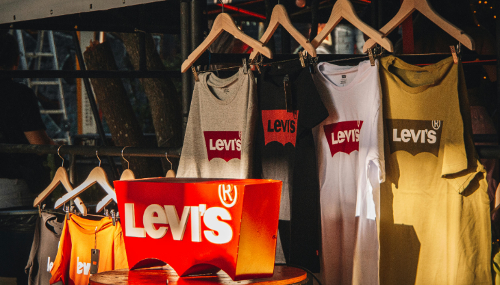 Levi's estende l'incarico a UM. Foto di Foto di Victor Coutant (via Pexels.com)