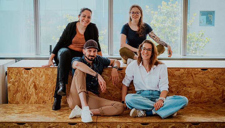 In alto, da sinistra: Carla Romero - Head of Business Development; Federica Fornasaro - Senior UX Designer   In basso, da sinistra: Mirko Colombo - Creative Director; Alessandra Masseroni - Sales Account Executive 