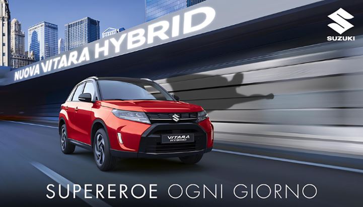 Un'immagine della campagna pubblicitaria Suzuki dedicata alla Nuova Vitara Hybrid