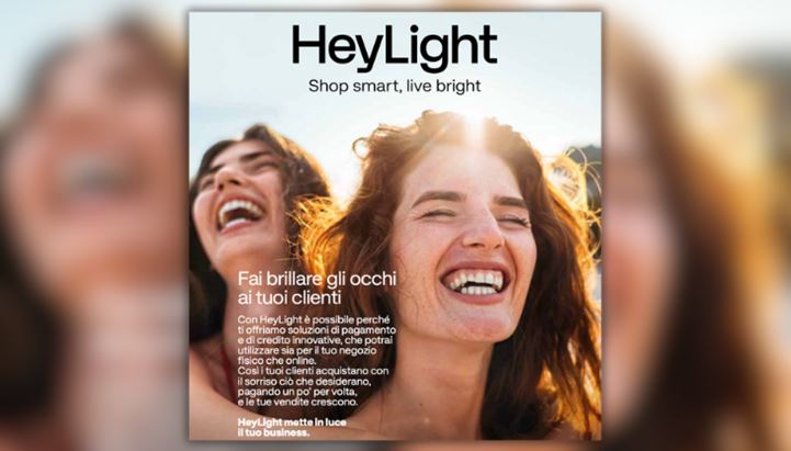 Un dettaglio della campagna stampa dedicata al lancio di HeyLight di Compass