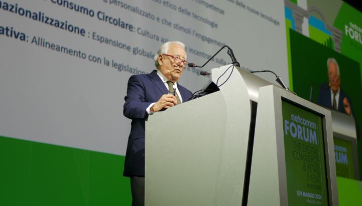 Il presidente Netcomm, Roberto Liscia, sul palco dell'edizione 2024 di Netcomm Forum