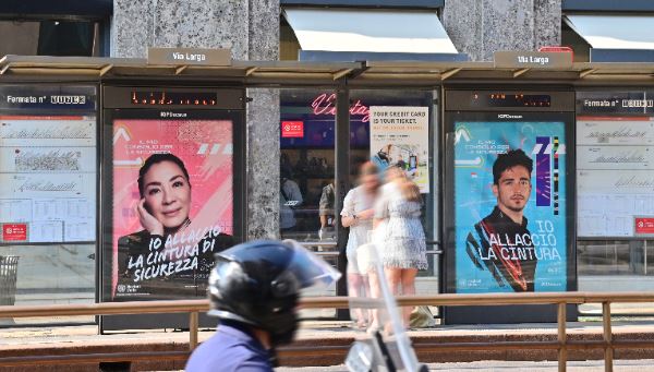 Nella foto: due soggetti della campagna a Milano