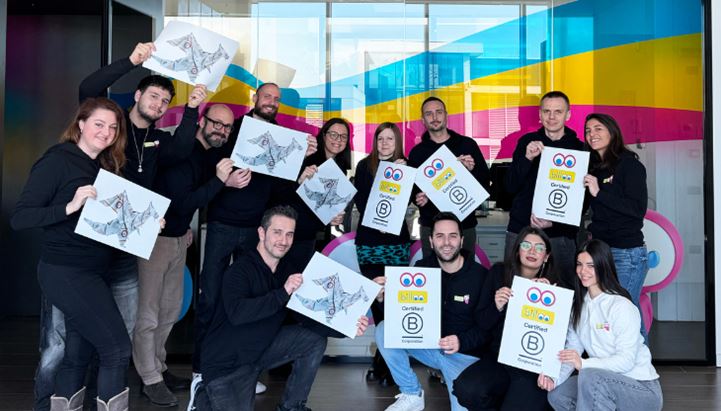 Nella foto: Billoo celebra la certificazione B Corp 