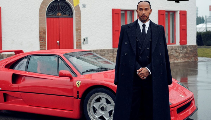 Lewis Hamilton a Maranello nel suo primo giorno da pilota Ferrari