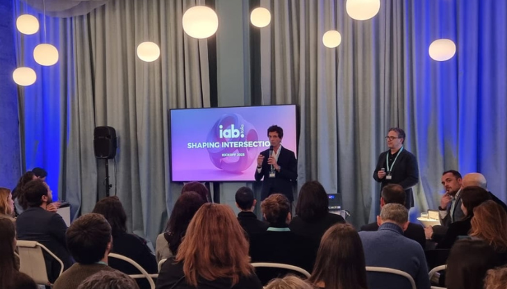 Sul palco, il presidente di IAB Italia Carlo Noseda e il General Manager Sergio Amati