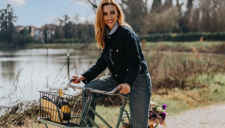 Un'immagine della nuova campagna pubblicitaria La Gioiosa Prosecco