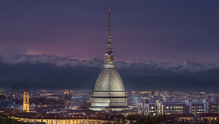 <a href="https://commons.wikimedia.org/wiki/File:Mole_Antonelliana_di_sera.jpg">Abbrey82</a>, <a href="https://creativecommons.org/licenses/by-sa/4.0">CC BY-SA 4.0</a>, via Wikimedia Commons