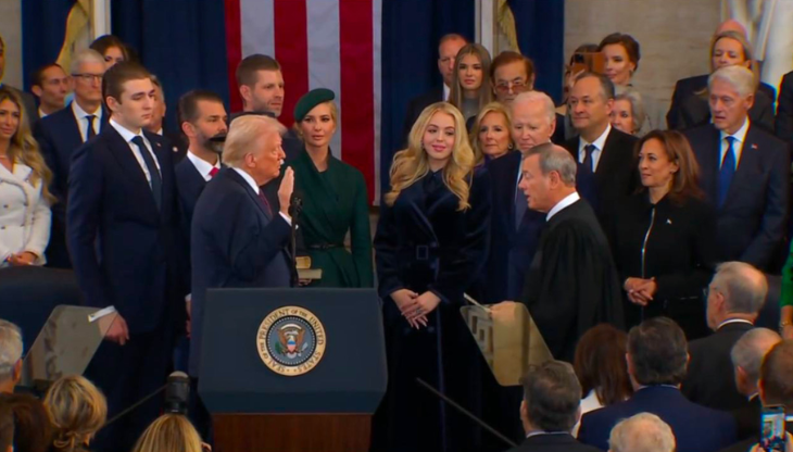 Donald Trump giura come 47° presidente degli USA nella cerimonia di insediamento