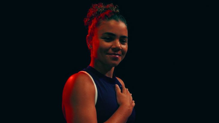 Un'immagine dal nuovo spot dedicato alla Nuova Alfa Romeo Tonale con Jasmine Paolini