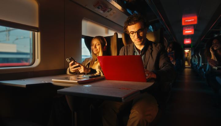 Un'immagine del nuovo spot "Ride Red" dedicato al Frecciarossa 1000 di nuova generazione