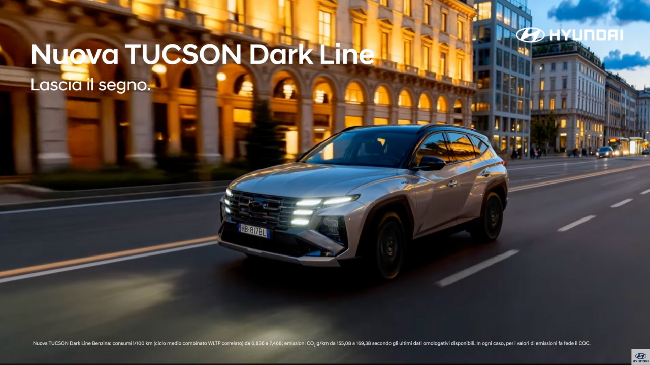 Un frame dello spot dedicato alla Nuova Hyundai Tucson Dark Line