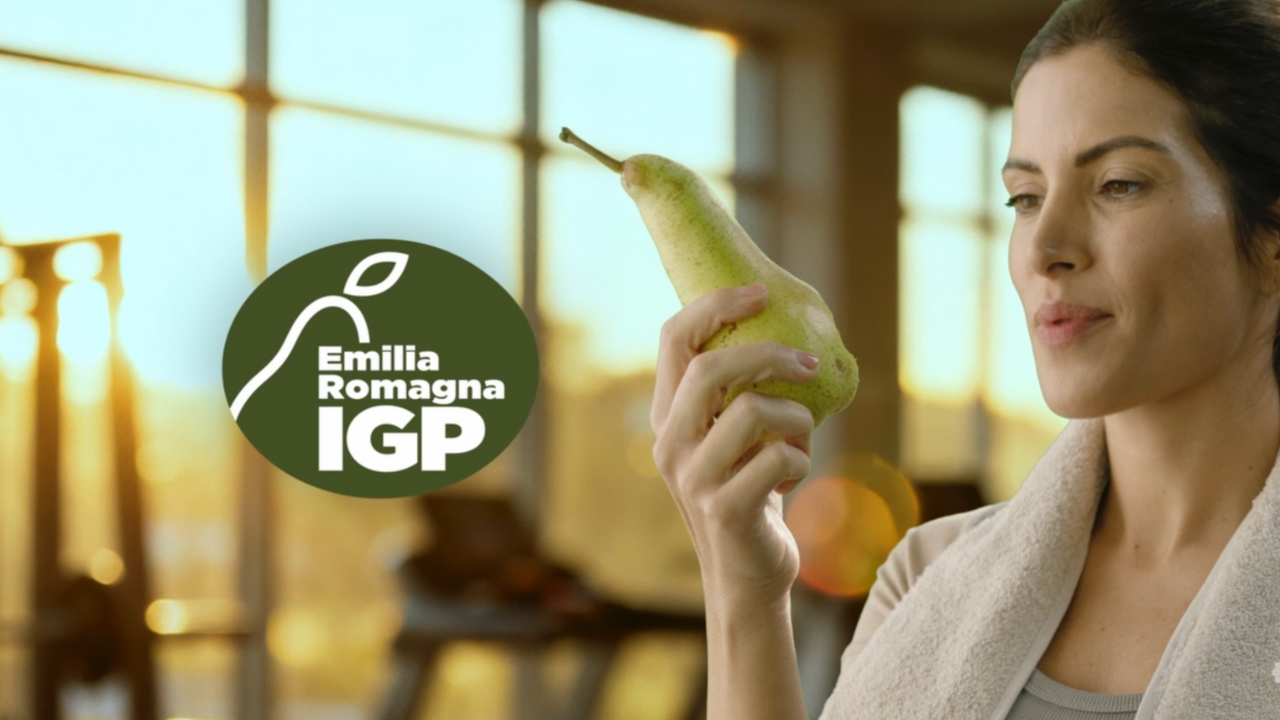 Un frame dal nuovo spot della Pera dell’Emilia-Romagna IGP