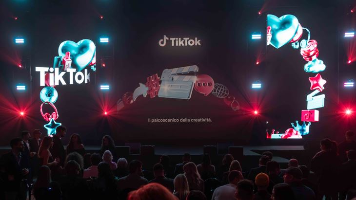 TikTok-Awards-generica-palco.png