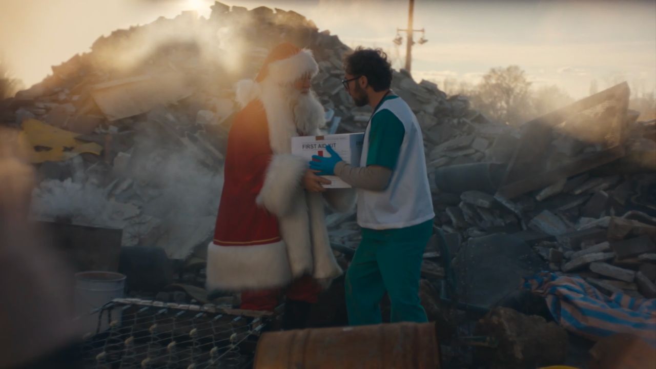 Un frame dello spot di Natale di Coop