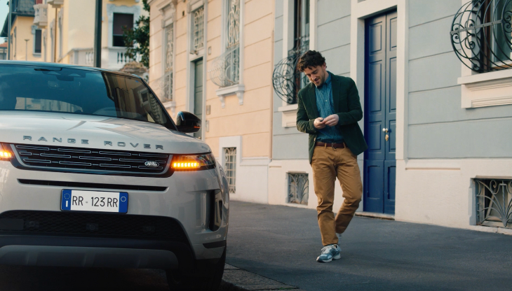 Un'immagine tratta dallo spot "Get Noticed" di Subito Motori