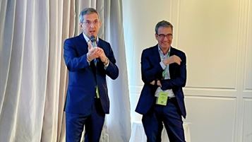 Enzo Frasio e Romolo De Camillis di NIQ in un momento della conferenza stampa che ha aperto Linkontro 2025