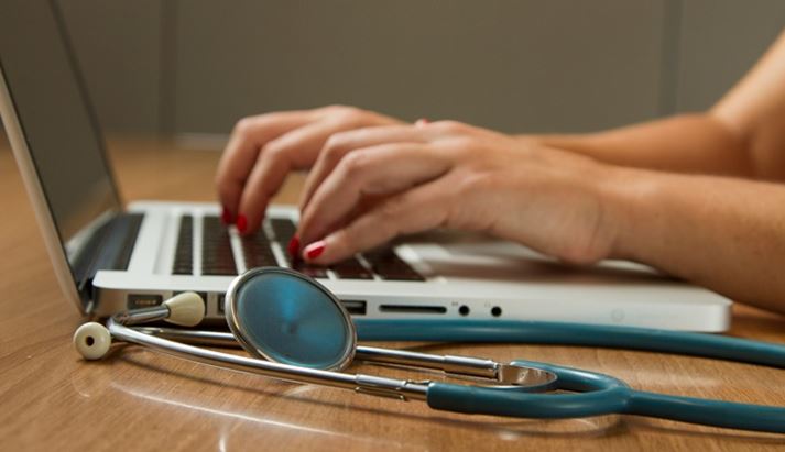 Foto di National Cancer Institute su Unsplash