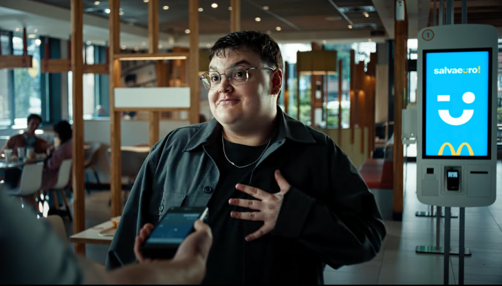 Un'immagine tratta dallo spot "Salvaeuro Wallet Dance" di McDonald's