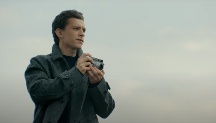 Tom Holland in una scena del video di lancio di Prada Paradigme