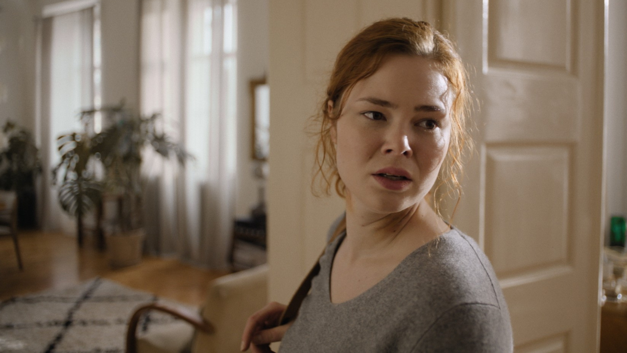 Un'immagine dal nuovo spot di AXA Italia "Essere donna non dovrebbe essere un rischio"