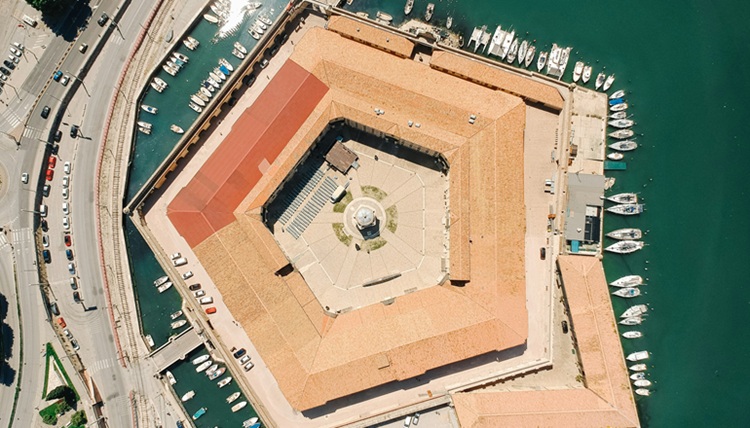 Foto di Robert Bye su Unsplash