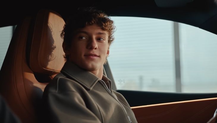 Kimi Antonelli nello spot Mercedes GLB elettrico