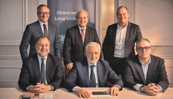 Prima fila da sx: Stéphane Fouks (H/Advisors), Pepe Blanco (Acento); Alvaro Garcia (Havas Group Iberia). Seconda fila da sx: Alfonso Alonso (Acento), Javier Curtichs (H/Advisors Iberia), Jeremy Dorling (H/Advisors)