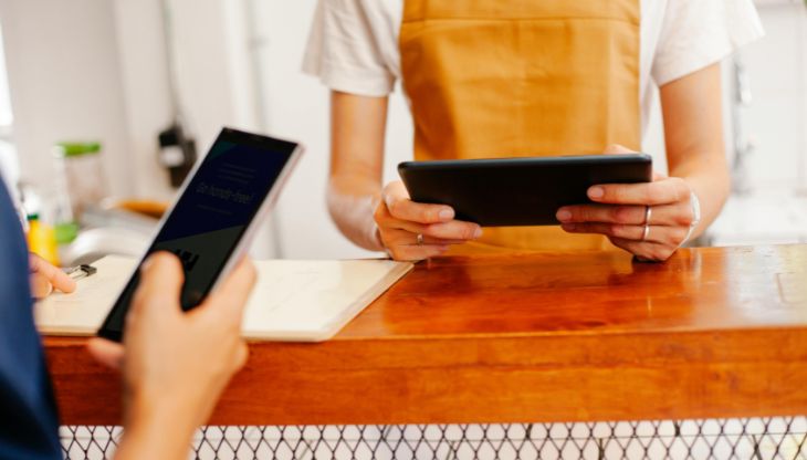 Retail, corre la digital transformation (foto Tim Douglas via Pexels)