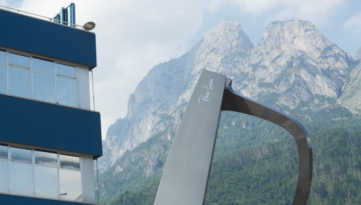 La sede di Agordo (foto Media Center EssilorLuxottica)