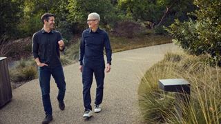 John-Ternus-Tim-Cook-Apple.png