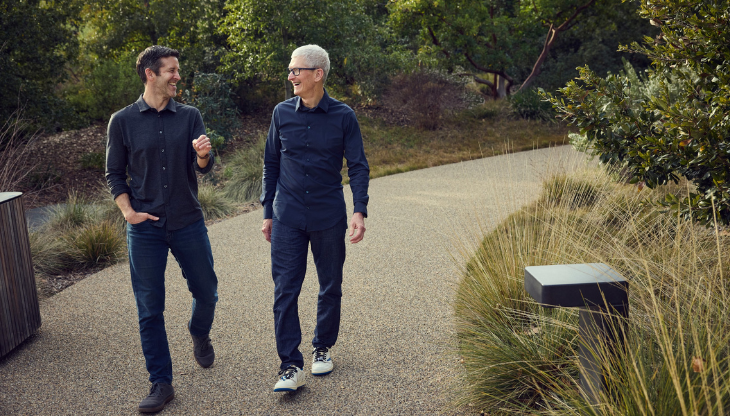 John Ternus e Tim Cook (foto da Newsroom Apple)