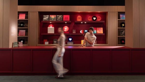 Nella foto: un dettaglio dell'installazione Samsung alla Design Week 2026