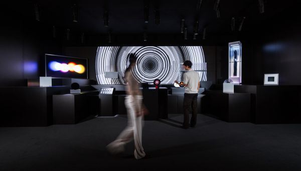 Nella foto: installazione di Samsung alla Design Week