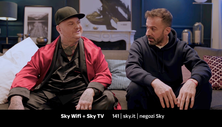 Un'immagine dal nuovo spot dedicato a Sky Wifi e Sky TV con Alessandro Del Piero e Jake La Furia