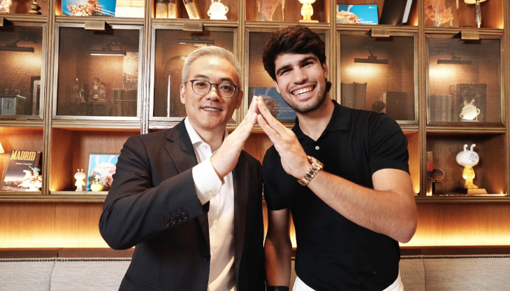 Peng Yang, amministratore delegato di Ant International, e Carlos Alcaraz 