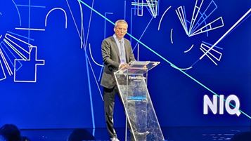 Enzo Frasio, AD di NielsenIQ Italia, sul palco de Linkontro 2026