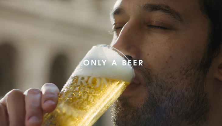 Un'immagine dell'ultima campagna globale di Peroni Nastro Azzurro, Only