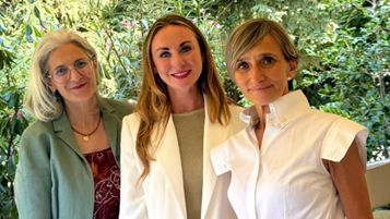 Da sinistra, Antonella Rossi, Julia Kleber e Gloria Peccini