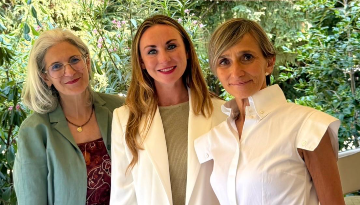Da sinistra, Antonella Rossi, Julia Kleber e Gloria Peccini